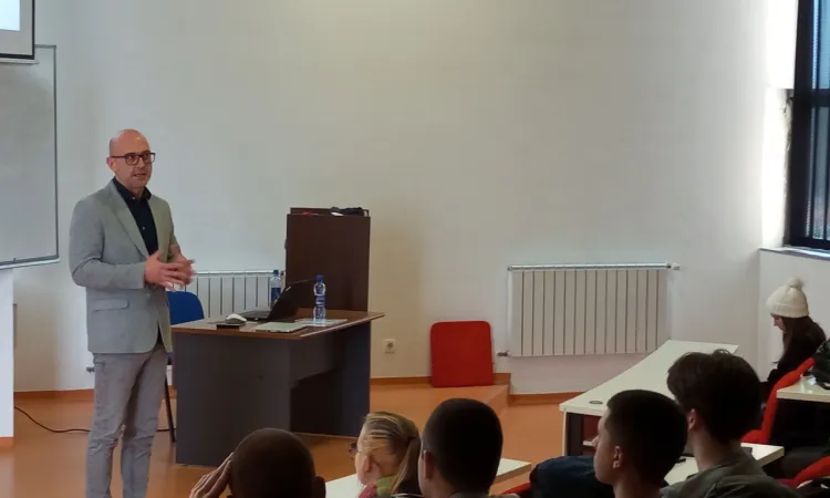 Değişim için Motivasyon: Yeni Nesil Sosyal Hizmet Liderlerine İlham Vermek