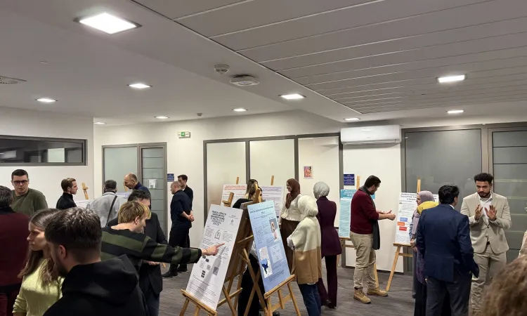 FBA Lisansüstü Öğrencileri Araştırma Fikirlerini Poster Etkinliğinde Sundular