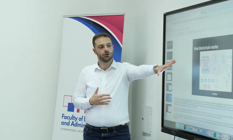 DeFi'nin Kilidini Açmak: IUS'ta Finansın Geleceğini Keşfetmek